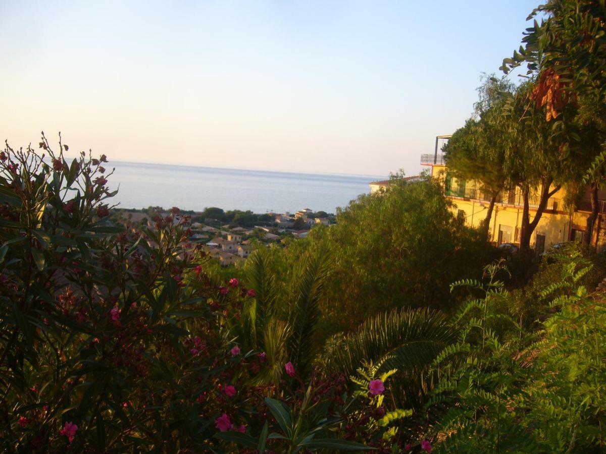 Casaleo Hotel Campofelice Di Roccella Buitenkant foto