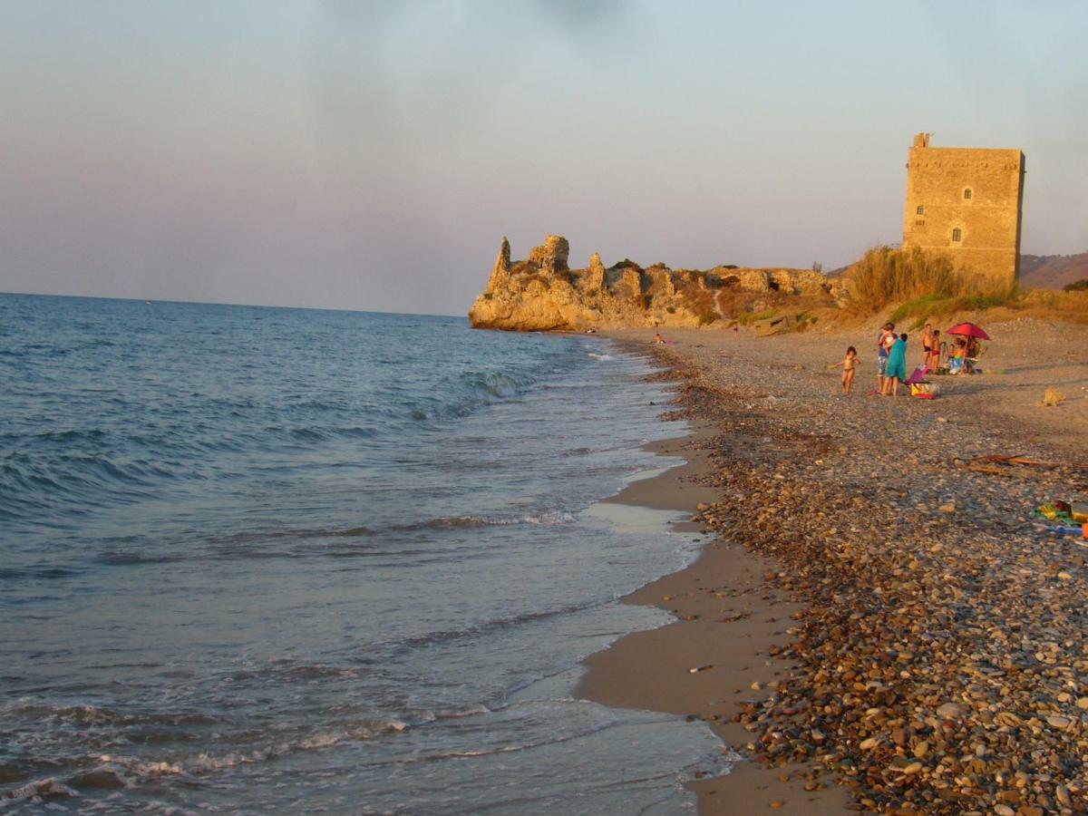 Casaleo Hotel Campofelice Di Roccella Buitenkant foto