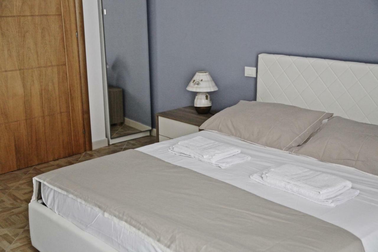 Casaleo Hotel Campofelice Di Roccella Buitenkant foto