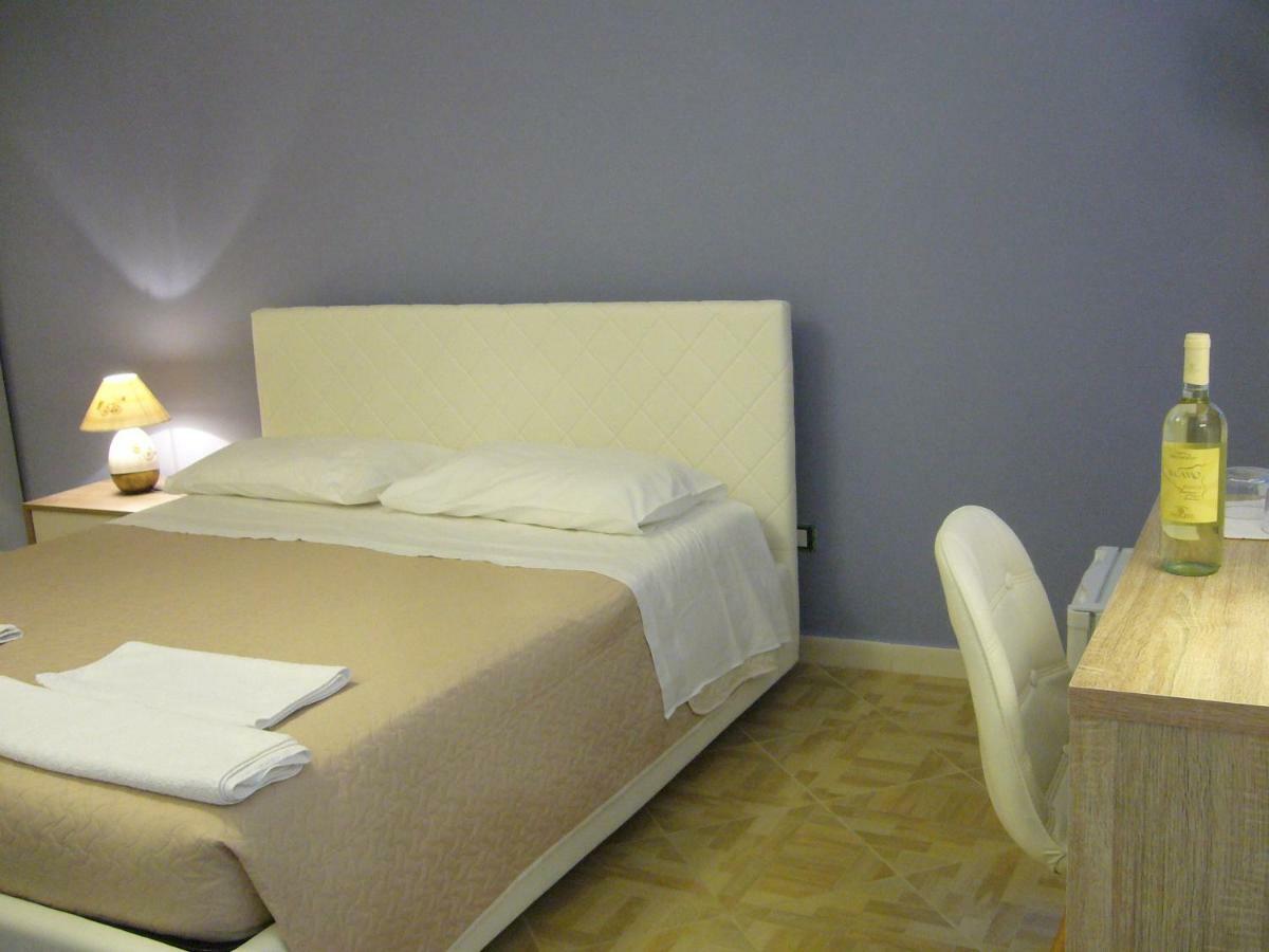 Casaleo Hotel Campofelice Di Roccella Buitenkant foto