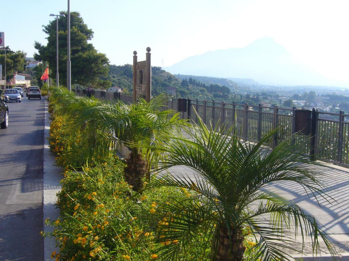 Casaleo Hotel Campofelice Di Roccella Buitenkant foto