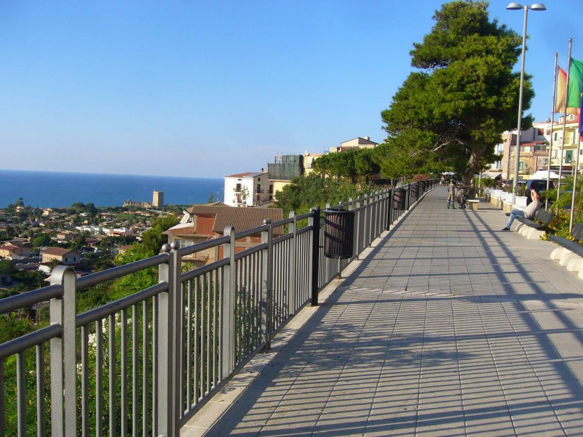 Casaleo Hotel Campofelice Di Roccella Buitenkant foto