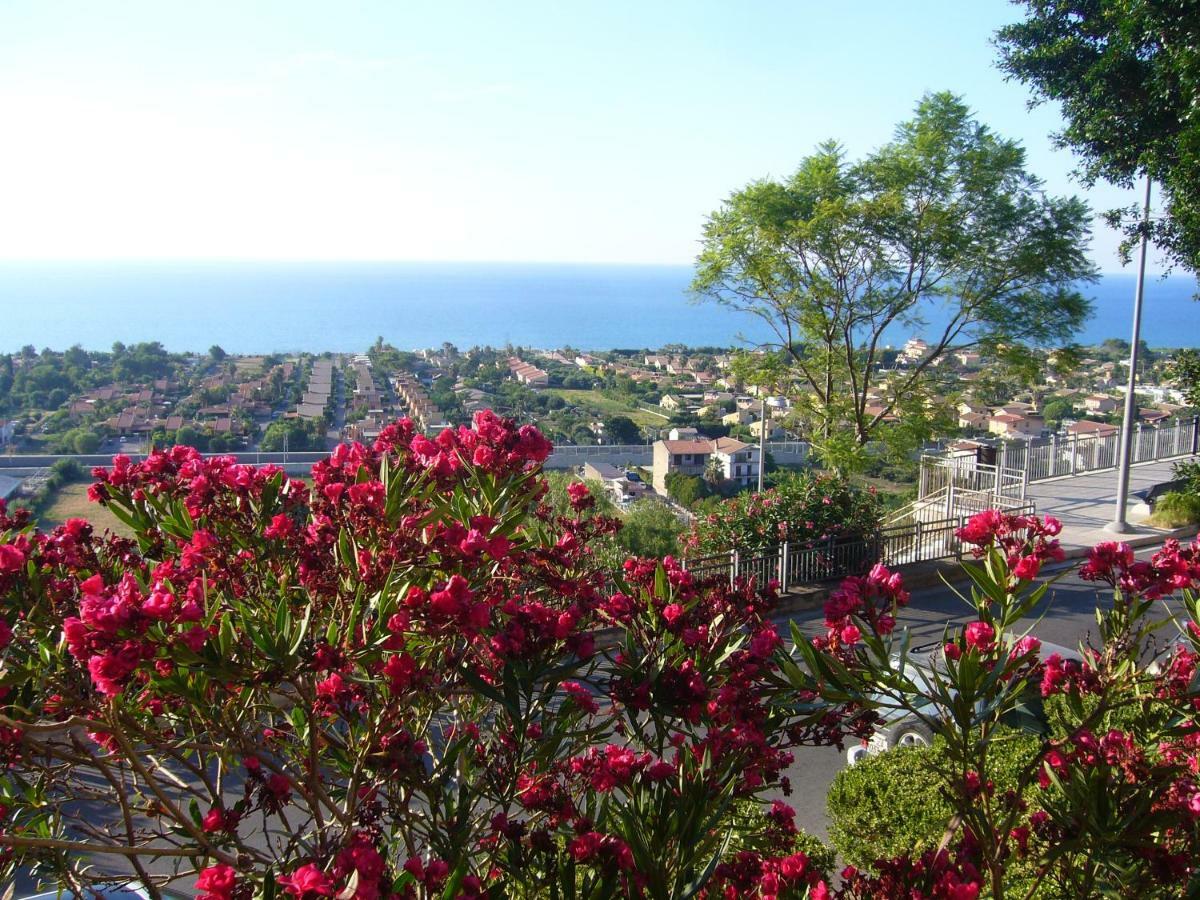Casaleo Hotel Campofelice Di Roccella Buitenkant foto